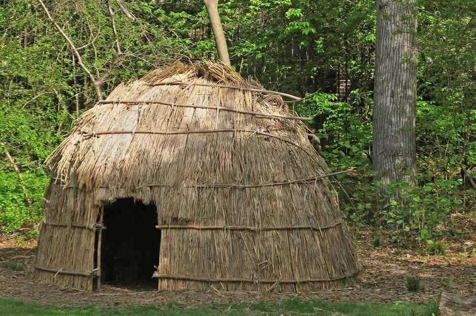 what type of homes did the atakapa tribe live in​